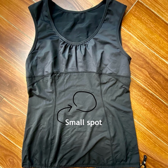 $0 FREE Lululemon Tank with any other purchase fr closet- value $29 - Picture 9 of 10